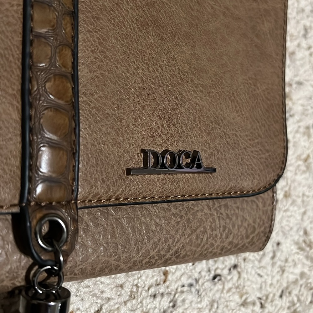DOCA Crossbody Bag - Picture 2 of 8